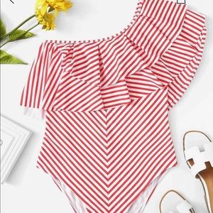 SHEIN Plus Flounce One Shoulder Striped Swimsuit
